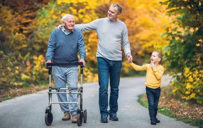 Rester actif et autonome grâce au bon ambulateur
