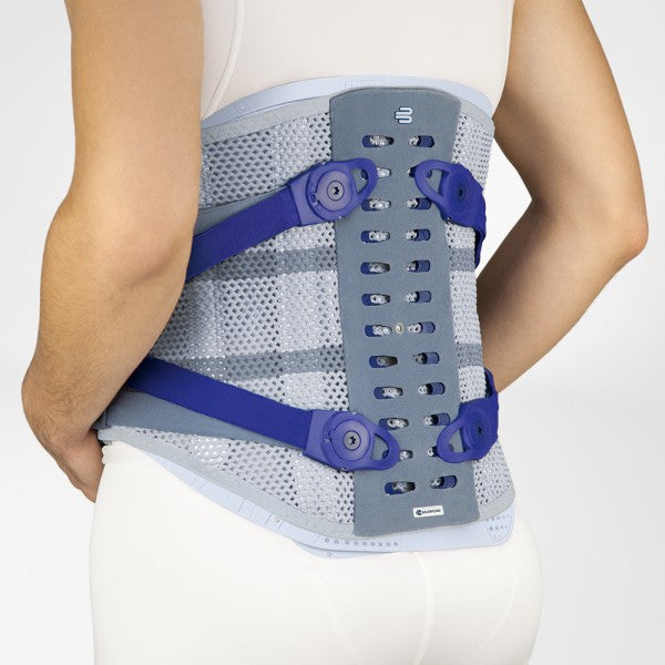 Spinova Immo Plus® BAUERFEIND - Orthèse multtifonctionnelle pour une stabilisation dorso-lombaire et sacro-lombaire avec fonction mobilisatrice.